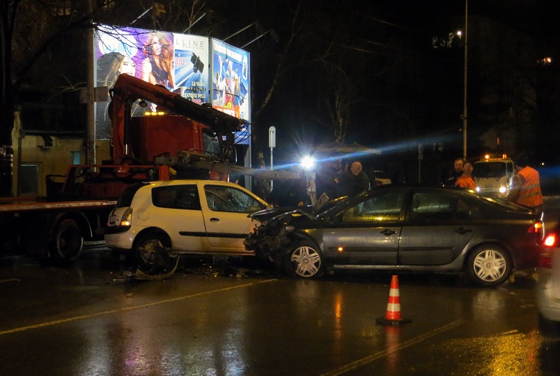 Тежак удес у Нишу, четворо повређено, међу њима и 10-годишње дете 